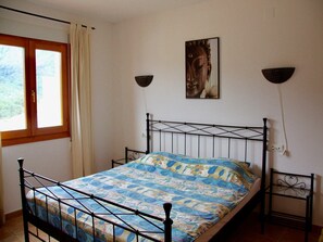 3 bedrooms, iron/ironing board, WiFi