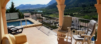 Villa in Monte Pego with Private Pool