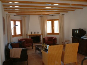 TV, fireplace, DVD player