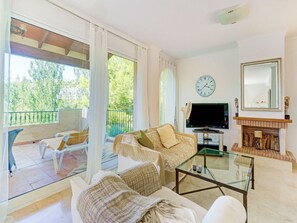 TV, fireplace