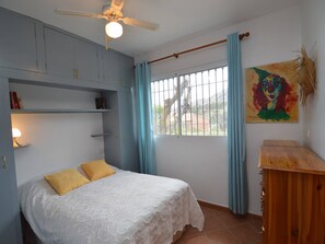 3 bedrooms, iron/ironing board, WiFi