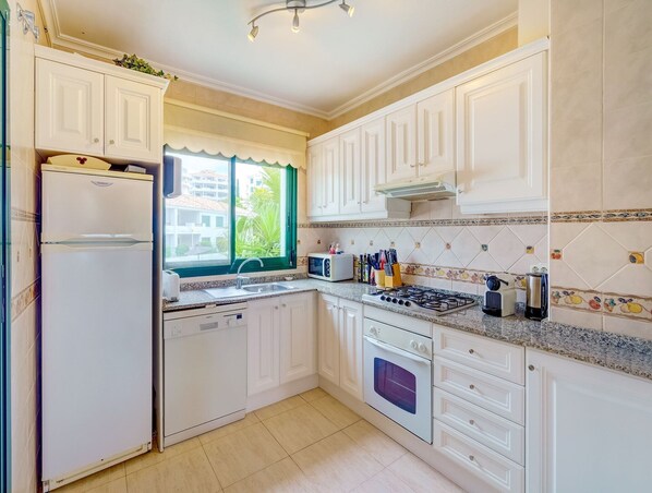 Fridge, microwave, oven, dishwasher