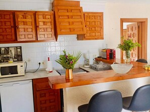 Fridge, microwave, oven, dishwasher - Villa in Moraira with Sea Views & Private Pool (Moraira)