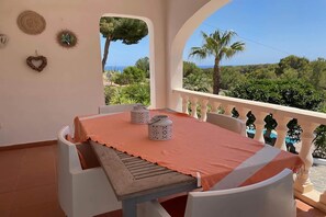 Outdoor dining - Sea Breeze Villa Escape” (Benissa)