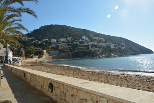 Sea Breeze Villa Escape”