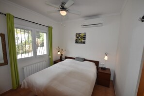 3 bedrooms, free WiFi - Sea Breeze Villa Escape” (Benissa)