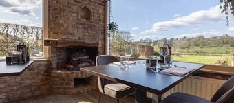 Peaceful Escape w/ Balcony for Relaxation Near Gemeentegrot Valkenburg