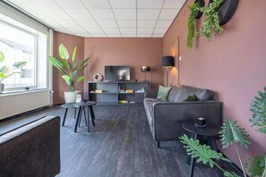 Televisie en een tafeltennistafel