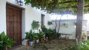 Terrace/patio - Cottage in Fuentes de Cesna with swimming pool (Fuentes de Cesna)