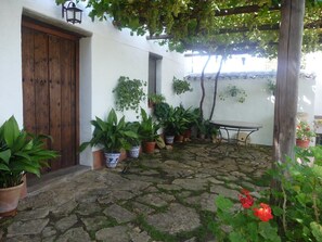 Terrace/patio - Cottage in Fuentes de Cesna with swimming pool (Fuentes de Cesna)