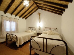 2 bedrooms, WiFi - Cottage in Fuentes de Cesna with swimming pool (Fuentes de Cesna)