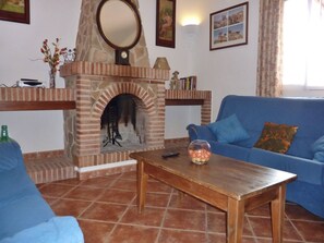 TV, caminetto