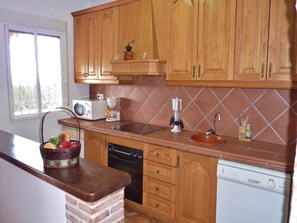 Frigorifero, microonde, forno, lavastoviglie