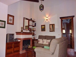 TV, fireplace - Family Stay with Private Pool (Villanueva de la Concepción)