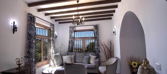 Countryside Cottage with Pool