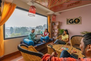 33-Zoll-Flachbildfernseher mit Digitalempfang