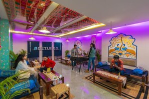 Lobby sitting area - The Hosteller Amritsar, Near Golden Temple (Amritsar)