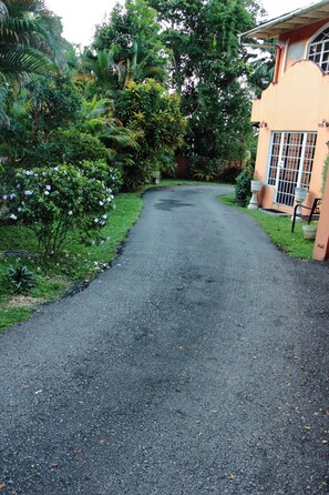 Property grounds - Lush oasis in port of Spain with private pool (Port of Spain)