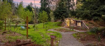 Enchanting and Fantastical Hobbit Home, *Pet Friendly*, Steps from Creeks, Pond, and Waterfall