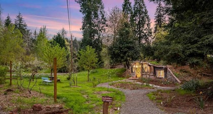 Enchanting and Fantastical Hobbit Home, *Pet Friendly*, Steps from Creeks, Pond, and Waterfall