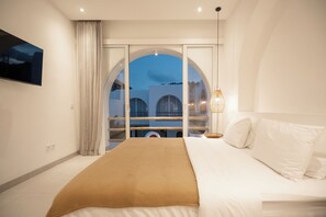 Deluxe-villa - 2 soveværelser - balkon - udsigt til pool | 2 soveværelser, pengeskab på værelset, strygejern/strygebræt