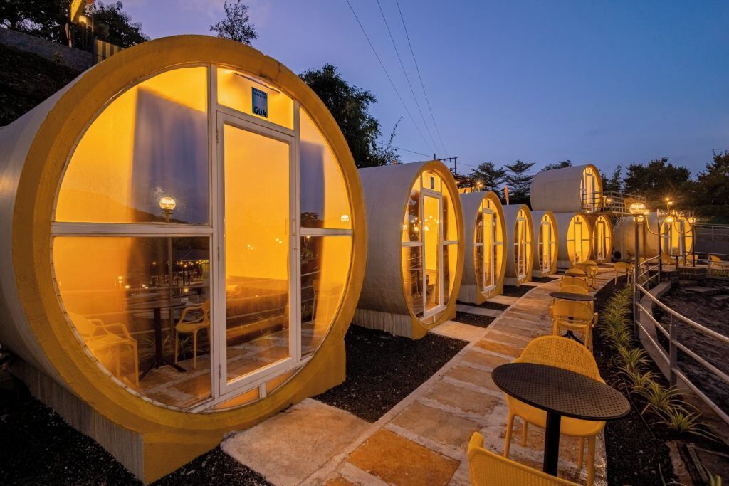 Cabana with Lake View (Common Washroom) | Blackout curtains, soundproofing, iron/ironing board, free WiFi