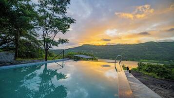 Outdoor pool, open 8:00 AM to 7:00 PM, pool loungers