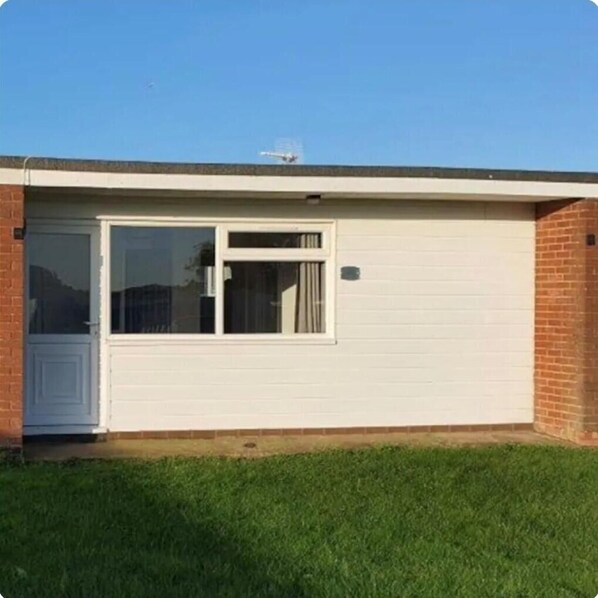 Chalet | Exterior - 2-bed Chalet in Great Yarmouth (Great Yarmouth)