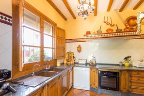 Fridge, microwave, oven, coffee/tea maker