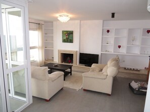 Fernseher, Stereoanlage