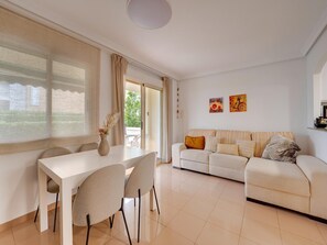 TV - Denia Beachside Apartment (Denia)