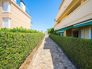 Property grounds - Denia Beachside Apartment (Denia)
