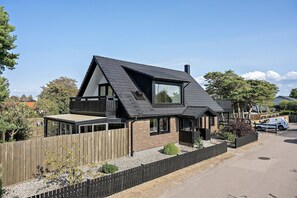 Exterior - A stylish house 100 meters from the beach with sea views. (Hallands län)