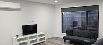New home, 5 minutes drive to beaches & MTB trials, walk to shops, pets, WiFi