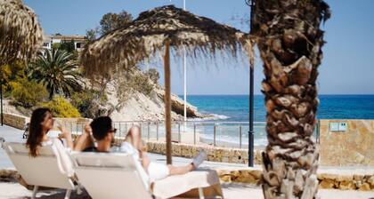 Modern Seaside Apartment