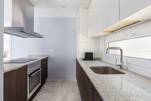 Kühlschrank, Ofen, Herdplatte, Geschirrspüler