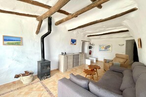 Smart TV, fireplace - Cave House in Cúllar near Historic Centre (Cúllar)