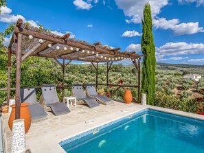 Pool - Villa in Montefrio near Iznajar Lake (Montefrío)