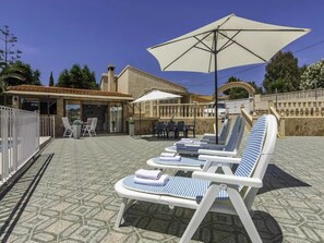 Outdoor dining - Belvilla by OYO Villa Clara (Calpe)