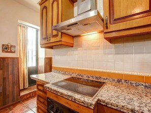 Fridge, microwave, stovetop
