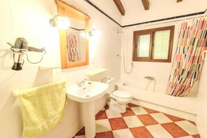 Dusche, Haartrockner, Bidet, Handtücher