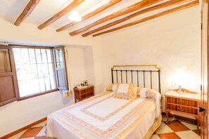 7 bedrooms, iron/ironing board, free WiFi - Holiday home in Carcabuey with private pool (Carcabuey)