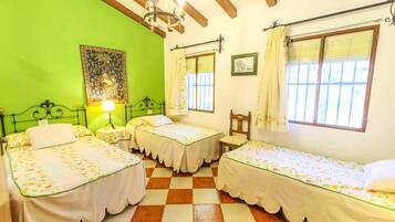 7 habitaciones, tabla de planchar con plancha y wifi gratis