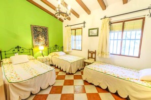 7 bedrooms, iron/ironing board, free WiFi