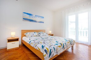 2 bedrooms, iron/ironing board, free WiFi - Apartment in Tribunj near Sandy Beach (Tribunj)