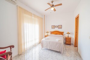 3 bedrooms, bed sheets - Penthouse in Denia with Private Terrace (Denia)