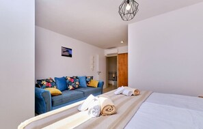2 chambres, fer et planche à repasser, Wi-Fi gratuit, draps fournis