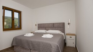 5 slaapkamers, een strijkplank/strijkijzer, gratis wifi, beddengoed