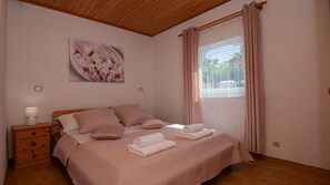 3 habitaciones, tabla de planchar con plancha y wifi gratis 