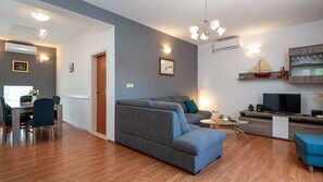 TV - House Arkulin by Villas Guide (Gruda)